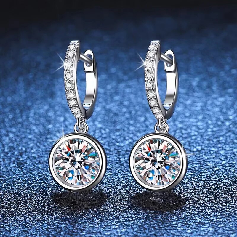 0.5-1ct Moissanite Huggie Hoop Earrings