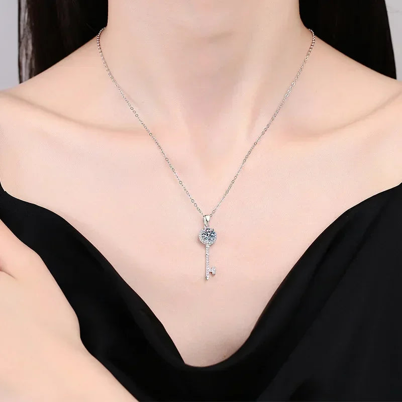 Genuine Moissanite 1 Carat D Color Necklace for Women Key Pendant Design Luxury S925 Sterling Silver Diamond Fashion Jewelry