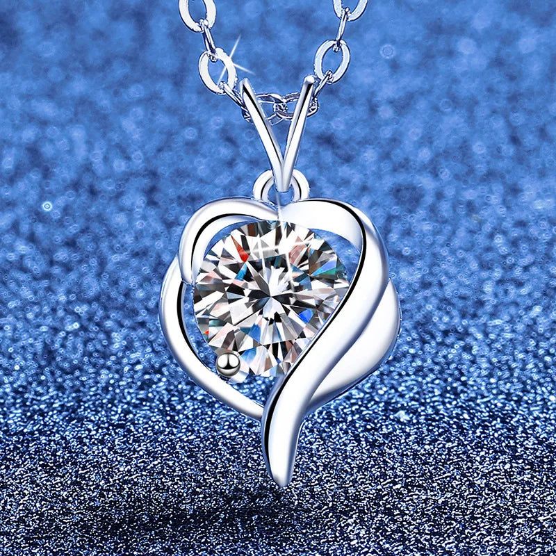 Heart Moissanite Necklace Valentine's Platinum Collarbone Chain Light Luxury Gift for Her PT950 1Ct