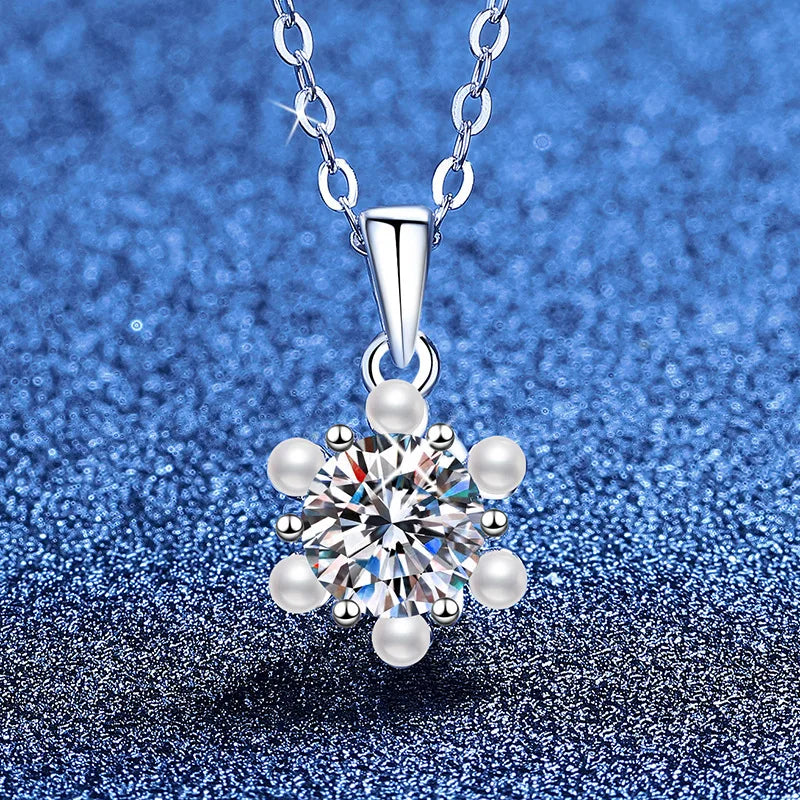 PT950 platinum moissanite necklace temperament simple small fragrant wind necklace moissanite pendant collarbone white gold