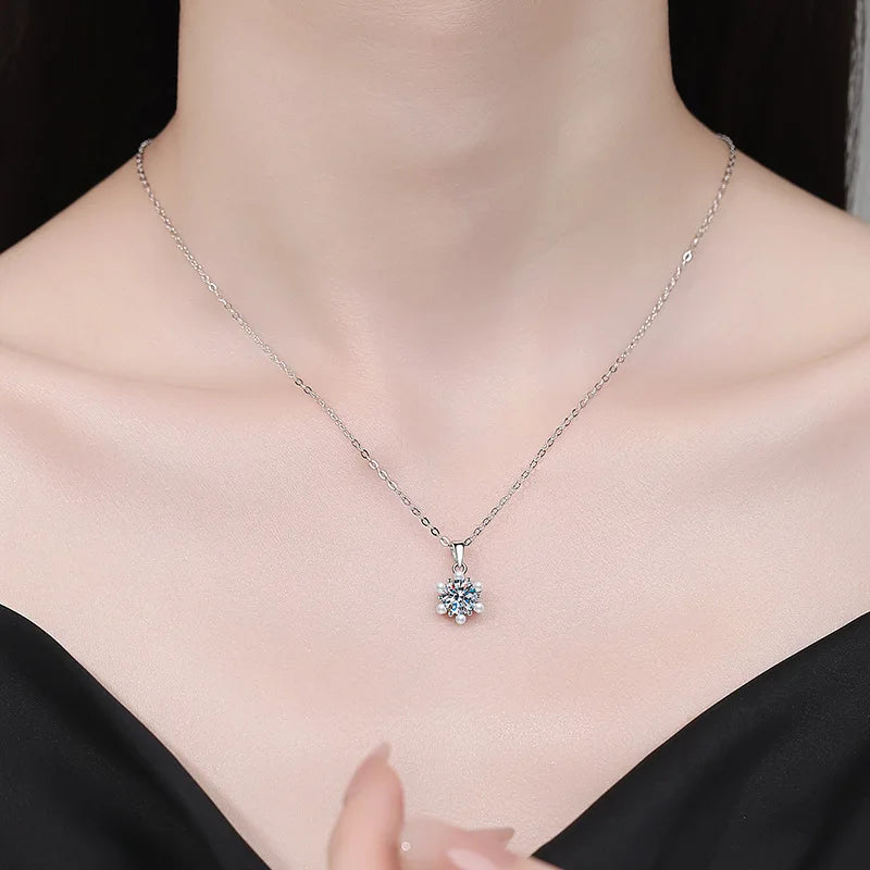 PT950 platinum moissanite necklace temperament simple small fragrant wind necklace moissanite pendant collarbone white gold