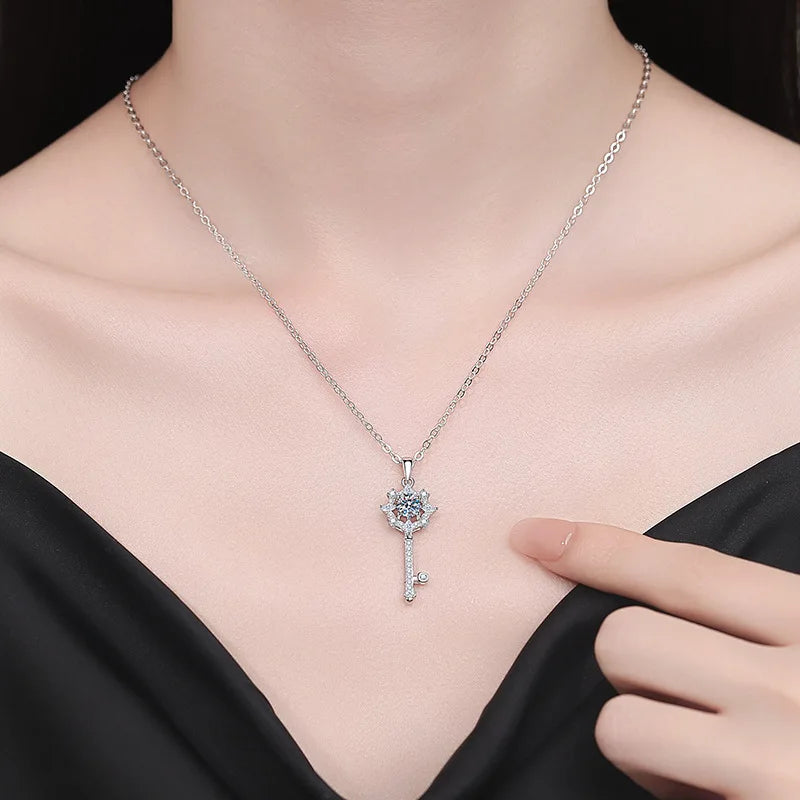 PT950 1Ct Moissanite Key Necklace Octagonal Platinum Pendant Women's Light Luxury Jewelry Hypoallergenic Necklace Gift