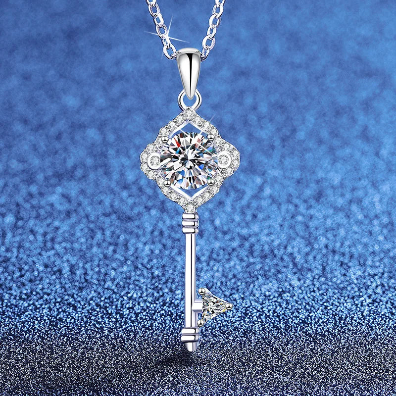 moissanite diamond necklace Hot PT950 Korean version of the four-leaf clover key fashion collarbone white gold chain moissanite