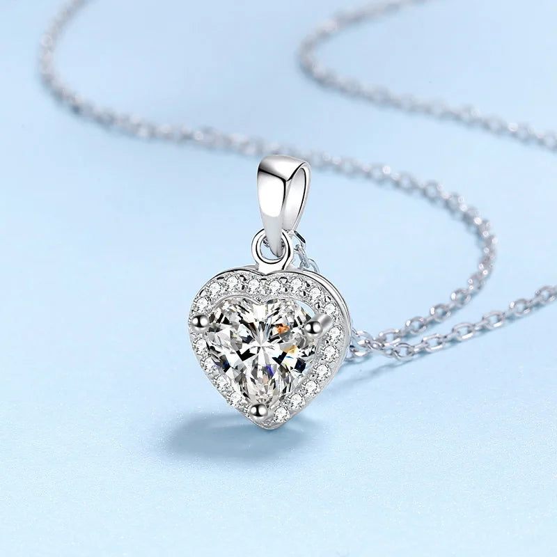 Engagement 18K White Gold Necklaces Women Wedding Fine Jewelry Girl Heart Pendant Moissanite Diamond 1ct Birthday Gift Daughter