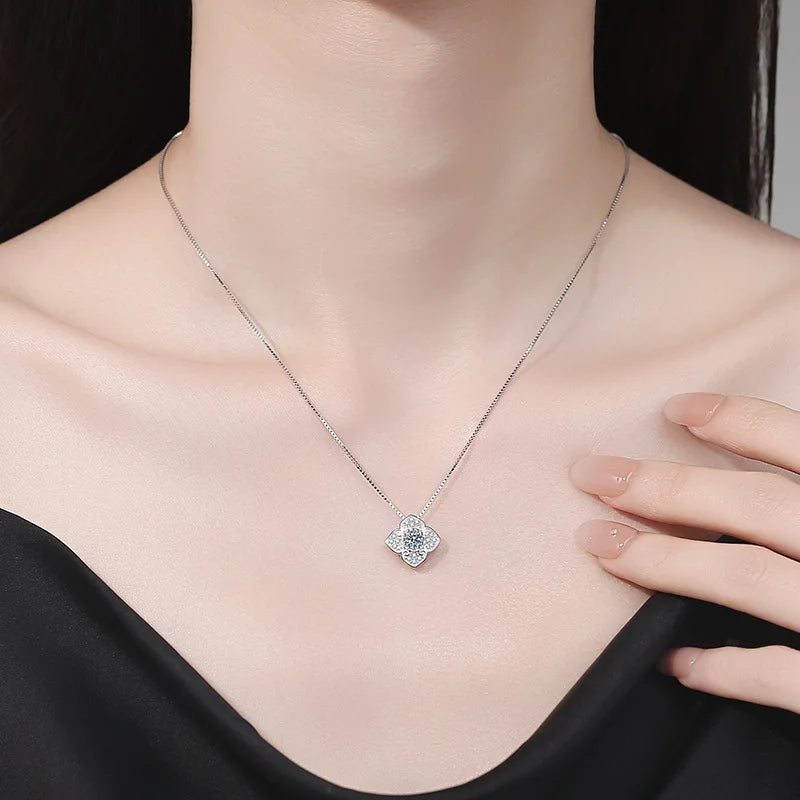 Moissanite Necklace Engraved PT950 New Arrival White Gold Pendant Luxury-inspired Full-Diamond Cloud Pattern Fashionable Collarb