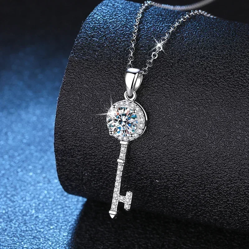 Genuine Moissanite 1 Carat D Color Necklace for Women Key Pendant Design Luxury S925 Sterling Silver Diamond Fashion Jewelry
