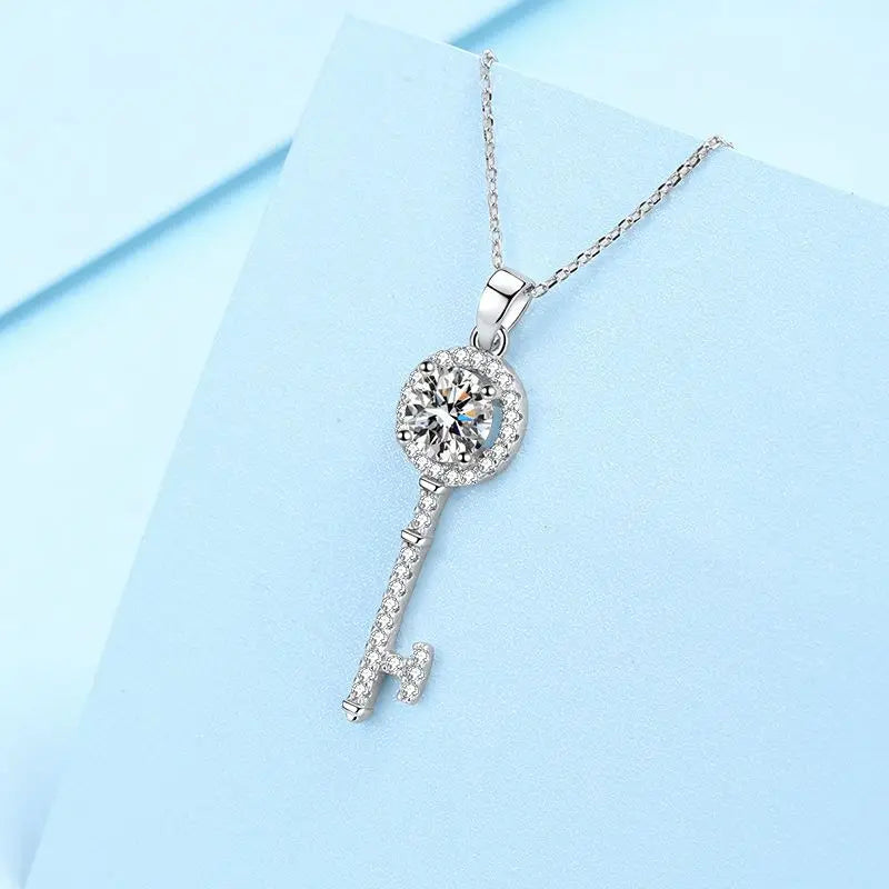 Fine Jewelry 18K White Gold Necklaces Women Valentine's Day Pendant Key 0.5/1ct Moissanite Diamond Girl Birthday Gift Daughter