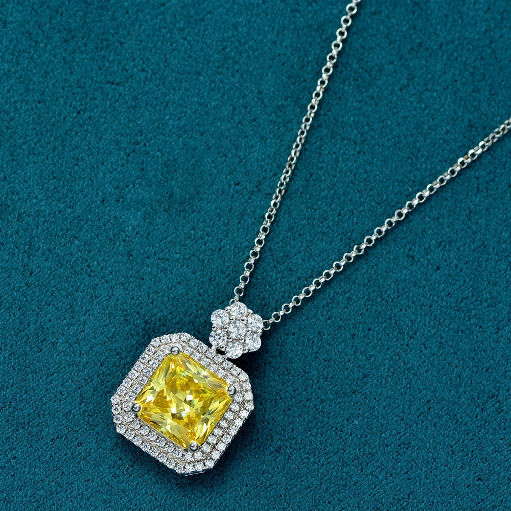 Luxury Pendant Necklace Moissanite