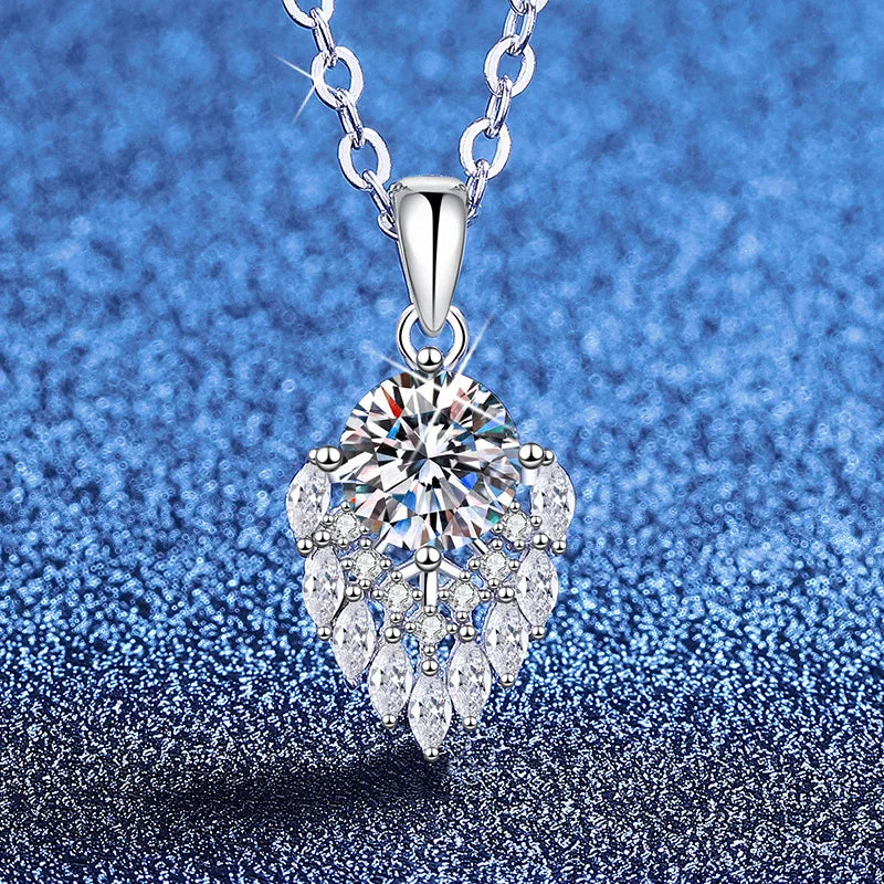 Fashion Light Luxury PT950 Platinum Moissanite Diamond Necklace Super Sparkle Teardrop Design Pendant 1 Carat Moissanite White Gold