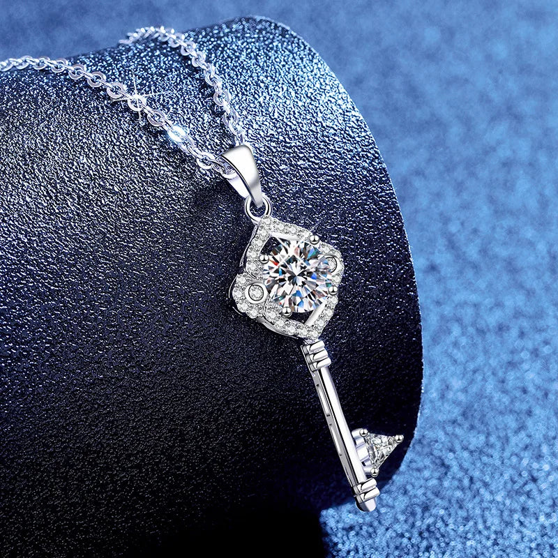 moissanite diamond necklace Hot PT950 Korean version of the four-leaf clover key fashion collarbone white gold chain moissanite