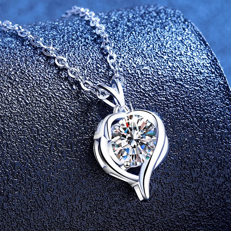 Heart Moissanite Necklace Valentine's Platinum Collarbone Chain Light Luxury Gift for Her PT950 1Ct