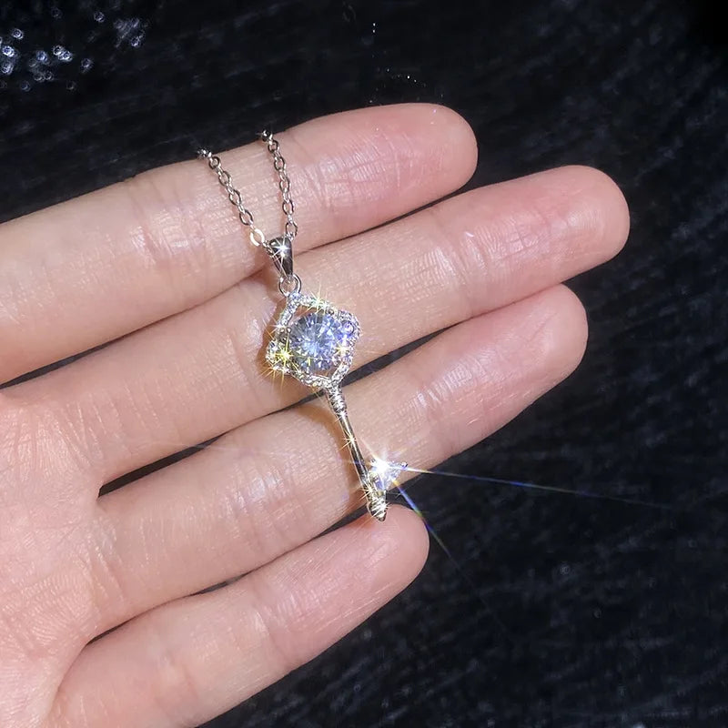 moissanite diamond necklace Hot PT950 Korean version of the four-leaf clover key fashion collarbone white gold chain moissanite