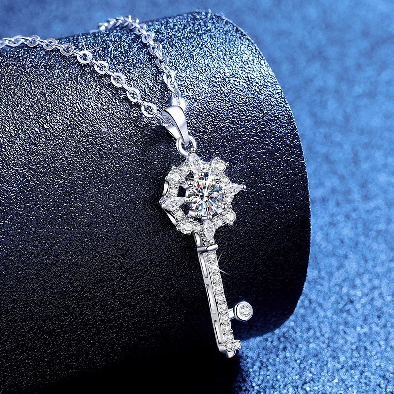 PT950 1Ct Moissanite Key Necklace Octagonal Platinum Pendant Women's Light Luxury Jewelry Hypoallergenic Necklace Gift