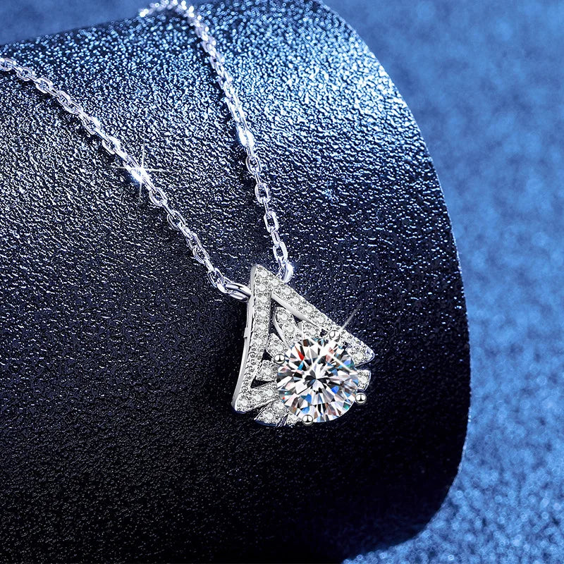 moissanite pendant PT950 platinum snowflake Christmas tree light luxury high sense 1 carat moissanite diamond white gold necklac