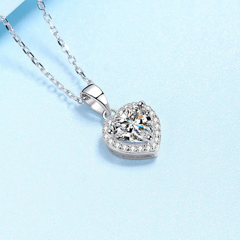 Engagement 18K White Gold Necklaces Women Wedding Fine Jewelry Girl Heart Pendant Moissanite Diamond 1ct Birthday Gift Daughter