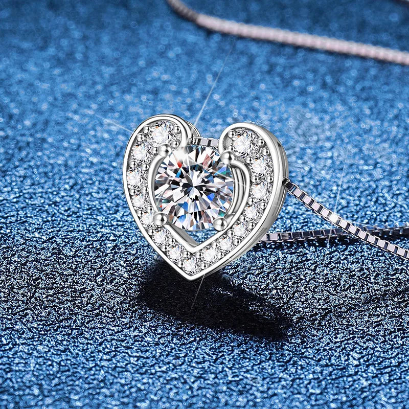 love necklace pt950 Platinum 1 carat moissanite necklace with Valentine's Day gift