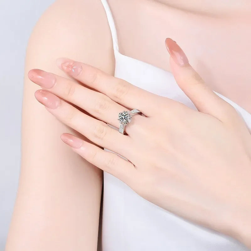 925 Sterling Silver Woman Ring 1 Carat Moissanite Wedding Jewelry Four-claw Flower Shape Group Diamond