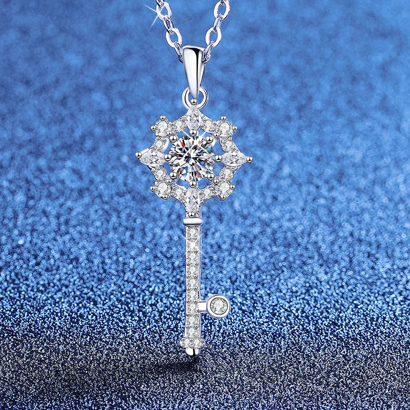 PT950 1Ct Moissanite Key Necklace Octagonal Platinum Pendant Women's Light Luxury Jewelry Hypoallergenic Necklace Gift