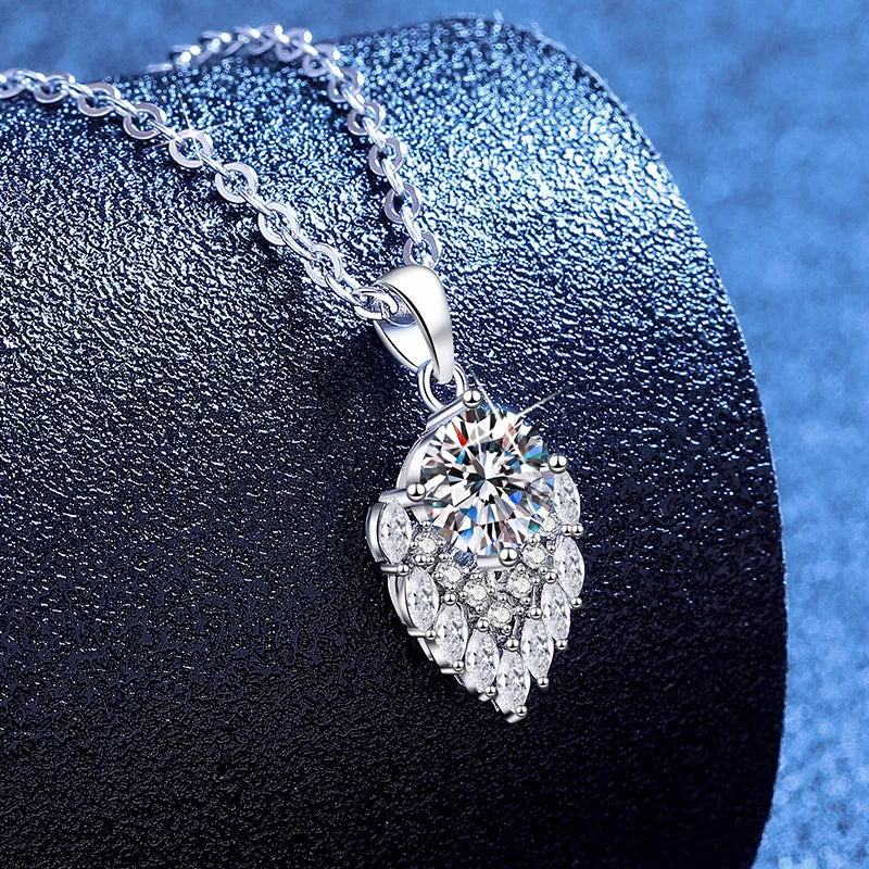 Fashion Light Luxury PT950 Platinum Moissanite Diamond Necklace Super Sparkle Teardrop Design Pendant 1 Carat Moissanite White Gold