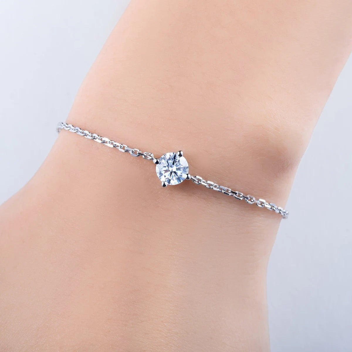Bee-Bees 1ct round cut moissanite bracelet in s925 sterling silver with 18k gold plating. D VVS1 certified.