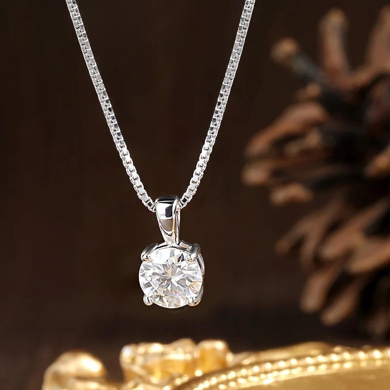 Bee-Bee's 1ct round-cut Moissanite solitaire necklace in sterling silver with 18k gold plating and box chain.