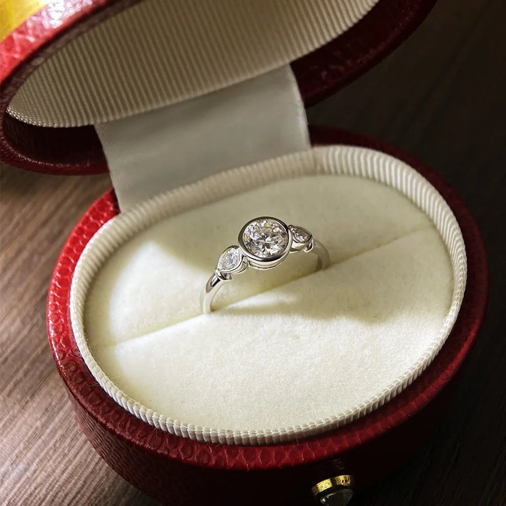 Bee-Bees 1.6ct 3-stone moissanite engagement ring in 925 sterling silver with 18k white gold plating.