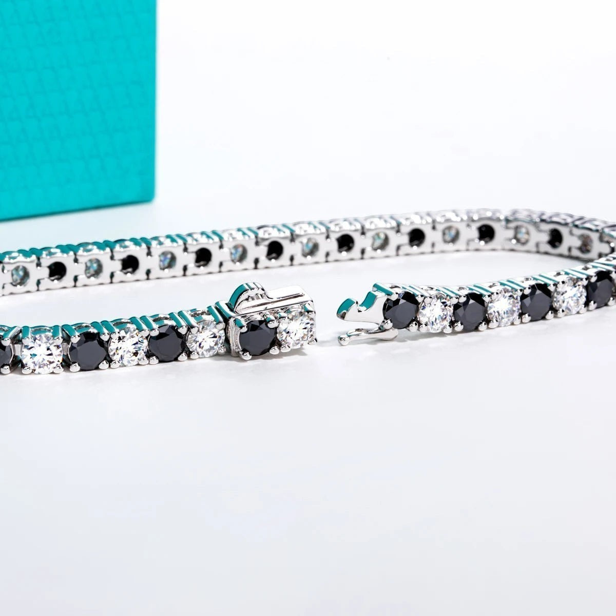 Bee-Bees 4mm black moissanite tennis bracelet in s925 sterling silver with 18k white gold plating. Alternating black and white stones.