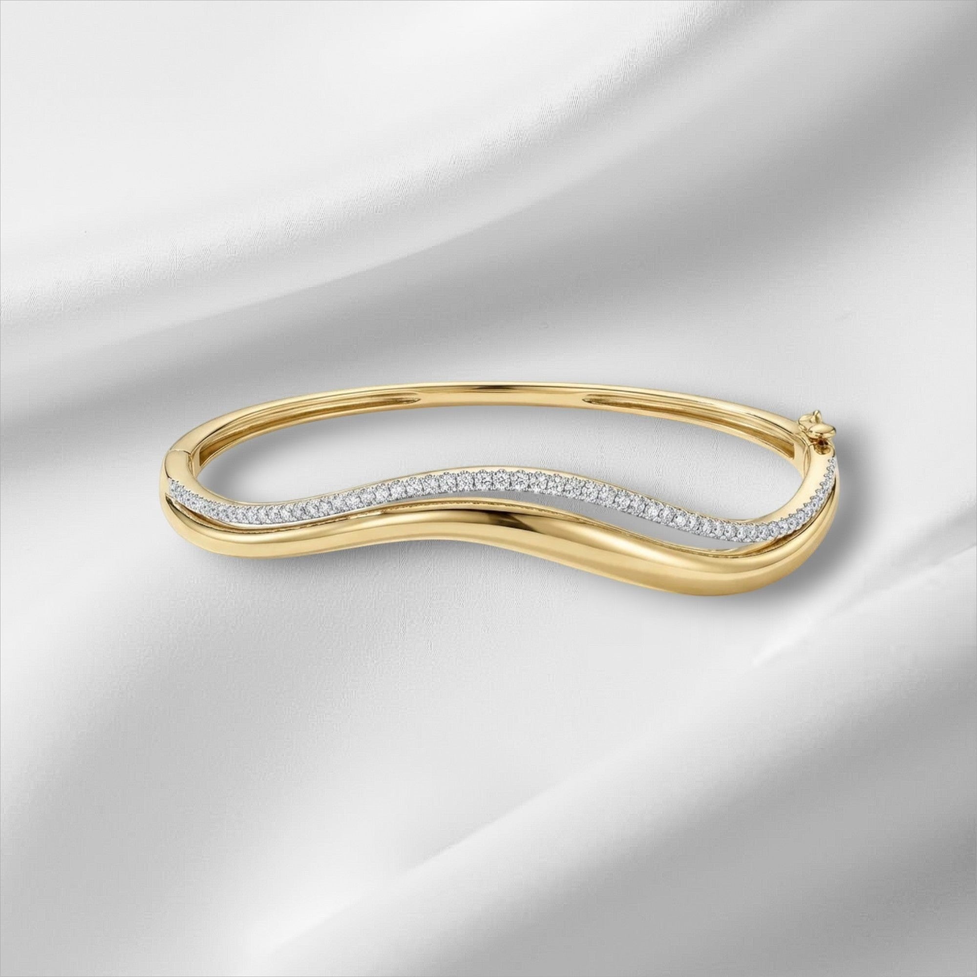 Bee-Bees double wavy bangle in 18K gold plated s925 sterling silver with 1.5mm D color moissanite stones.