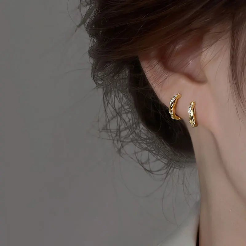 Bee-Bees gold-plated sterling silver huggie hoop earrings with small clear stones. Classic design.