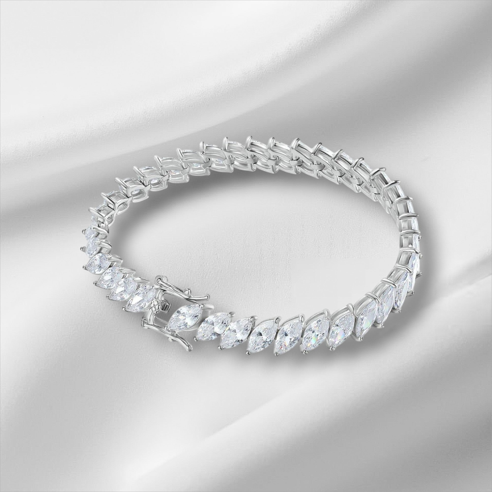 Bee-Bee's 0.5ct Marquise Cut Moissanite Tennis Bracelet with VVS1 clarity and 18k gold plating on S925 silver.