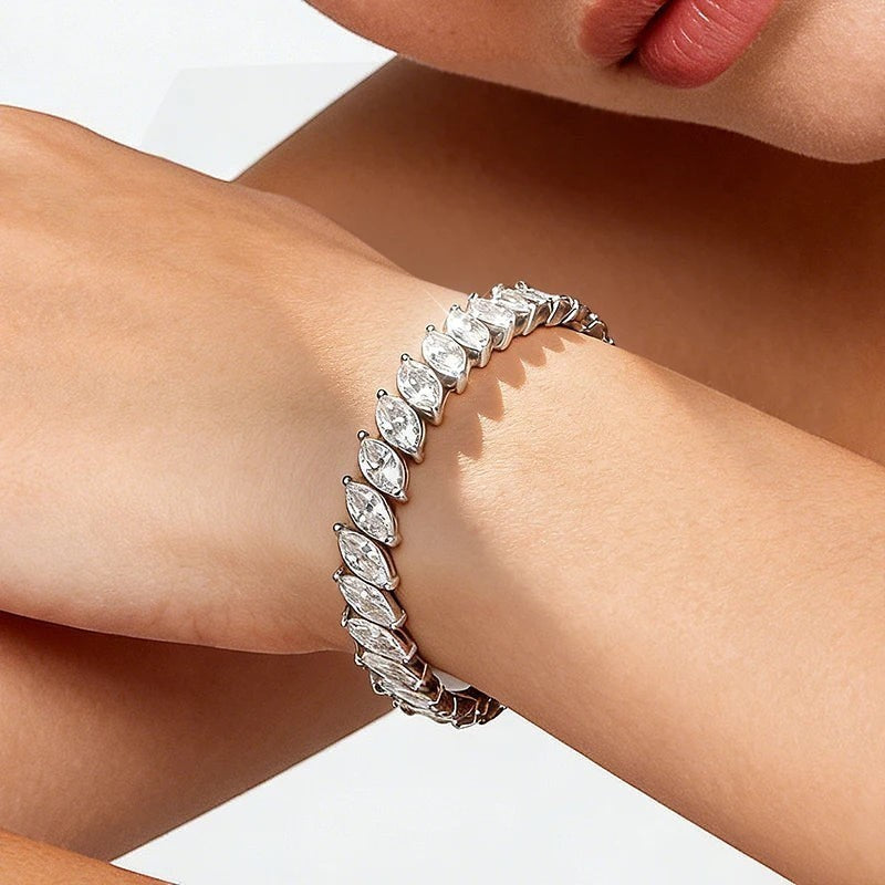 Bee-Bee's 0.5ct Marquise cut moissanite tennis bracelet in S925 silver with 18k gold plating. D VVS1 clarity.