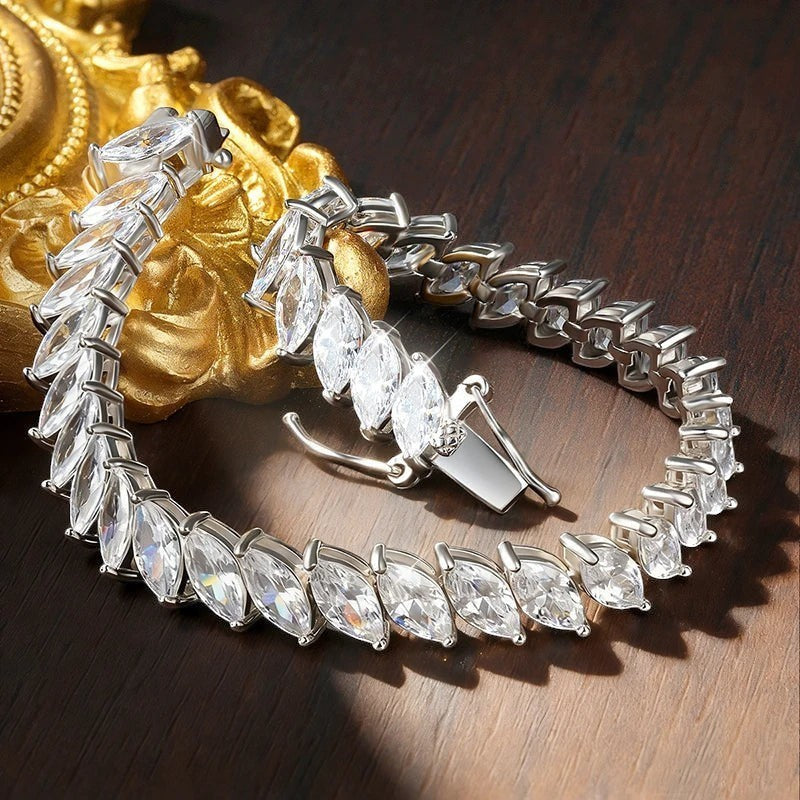 Bee-Bee's 0.5ct Marquise Cut Moissanite Tennis Bracelet with VVS1 clarity and S925 silver 18k gold plating.