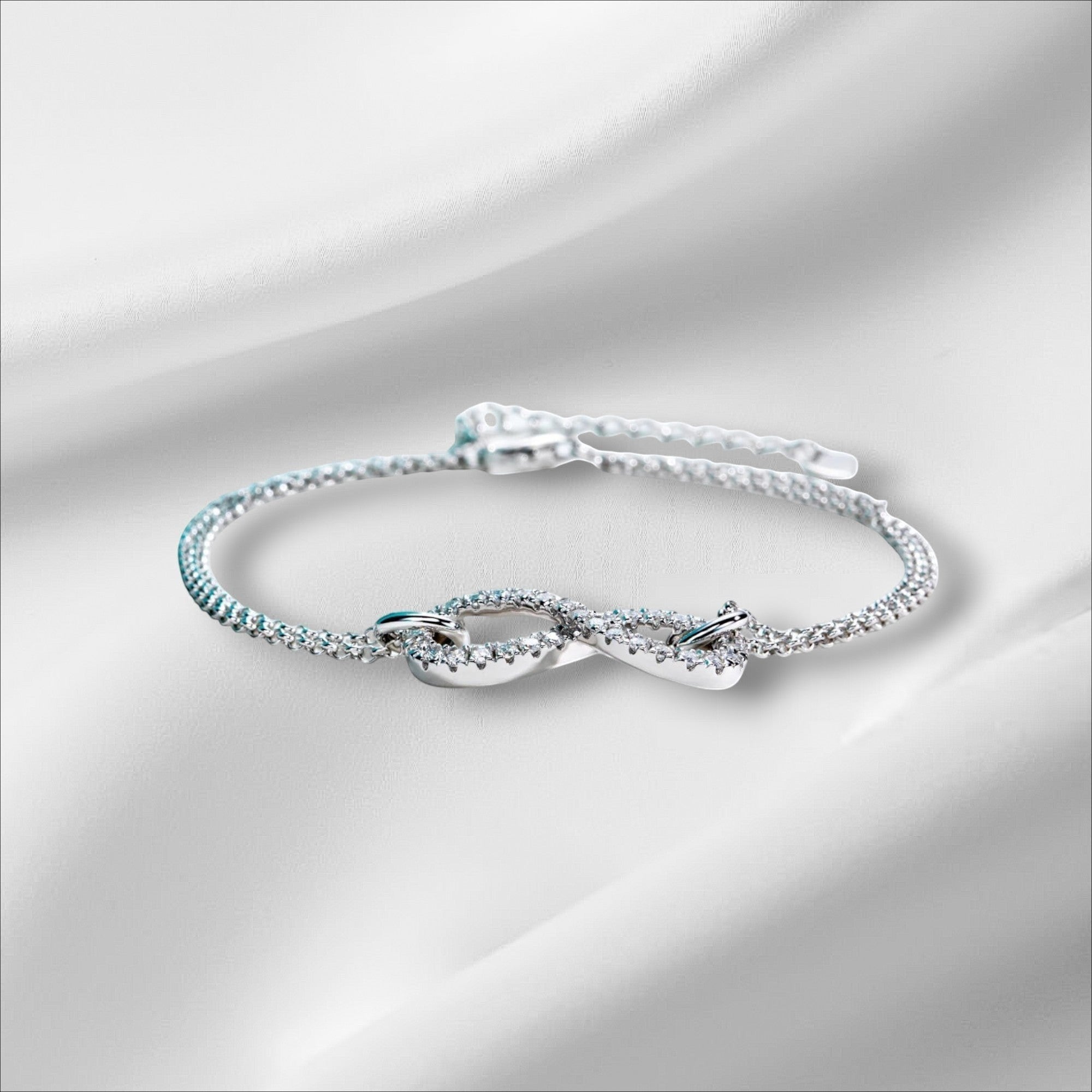 Bee-Bees Sterling silver bracelet with a bow-knot design encrusted with D VVS1 Moissanite stones. 18k gold plated.