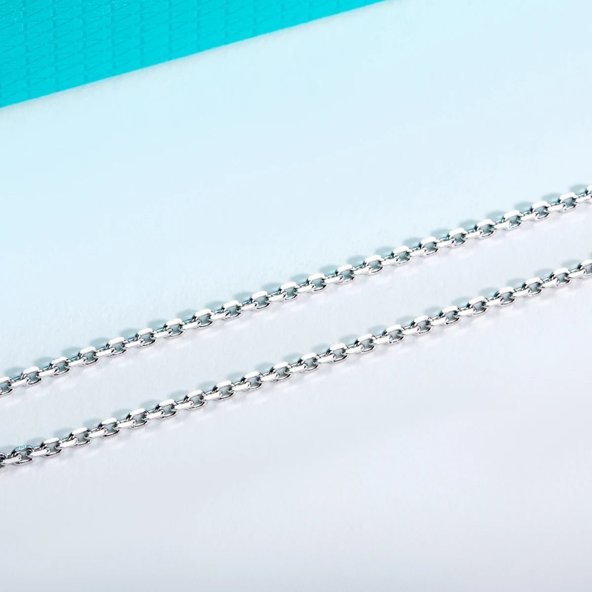 Bee-Bees 1ct Moissanite bracelet in s925 Sterling Silver with 18k gold plating, featuring a round cut D VVS1 stone and adjustable chain.