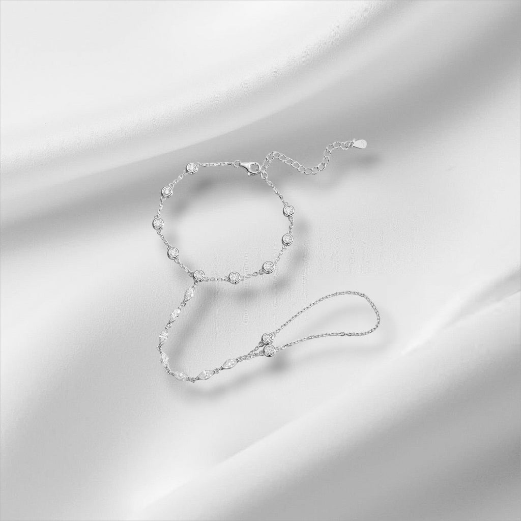 Bee-Bees 3.2ct Moissanite bubble bracelet with adjustable S925 silver chain and 18k gold plating. Features 3mm D Color VVS1 stones.