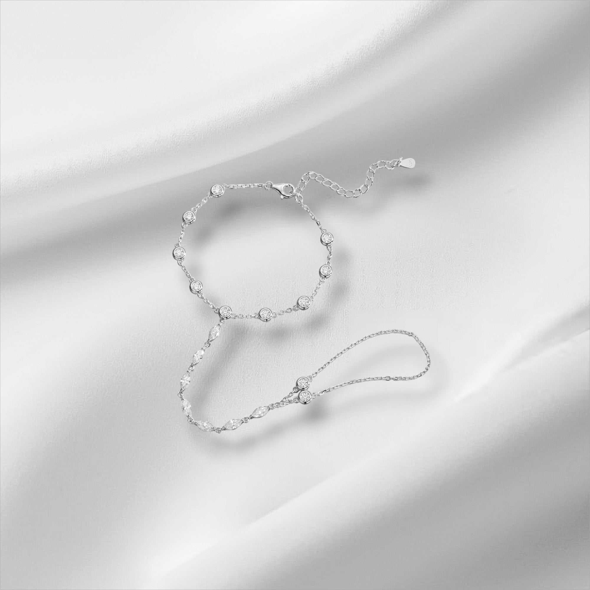 Bee-Bees 3.2ct Moissanite bubble bracelet with adjustable S925 silver chain and 18k gold plating. Features 3mm D Color VVS1 stones.