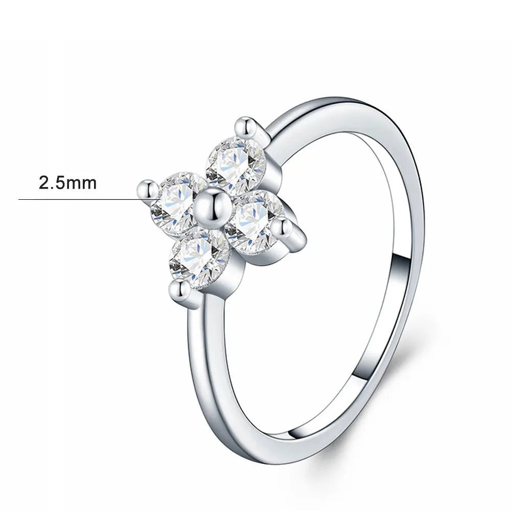 Bee-Bees sterling silver ring featuring a D-color moissanite four-leaf clover design with 2.5mm round-cut stones.