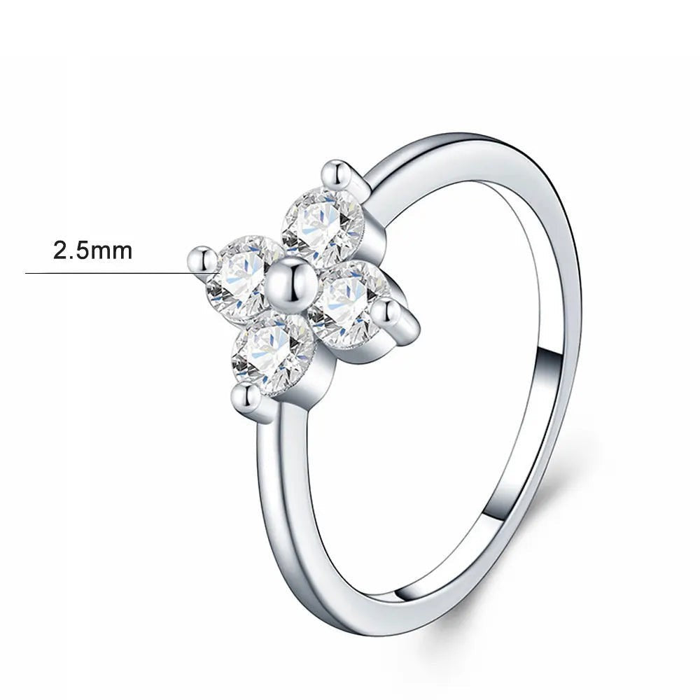 Bee-Bees sterling silver ring featuring a D-color moissanite four-leaf clover design with 2.5mm round-cut stones.