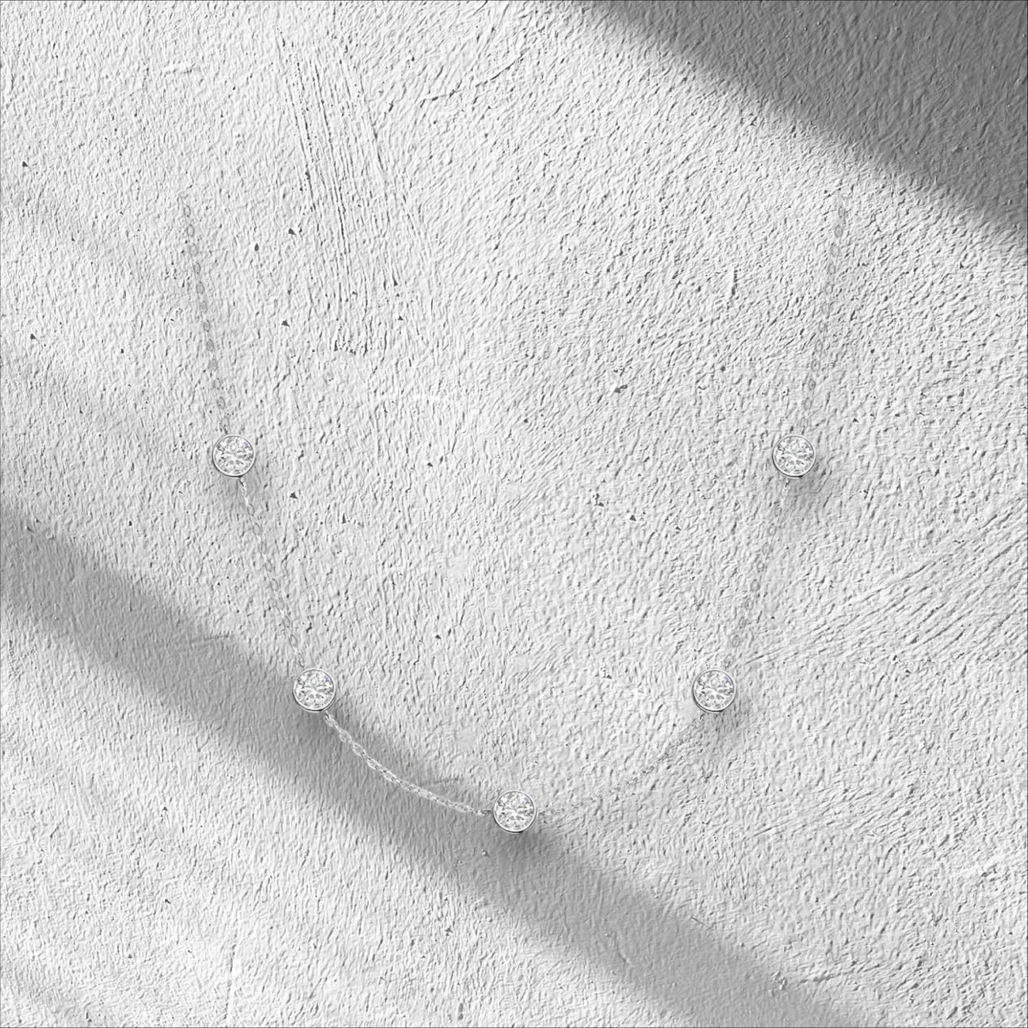 Bee-Bees 2.5ct round brilliant moissanite necklace in 925 silver, D color, VVS1 clarity, 40cm adjustable rope chain.