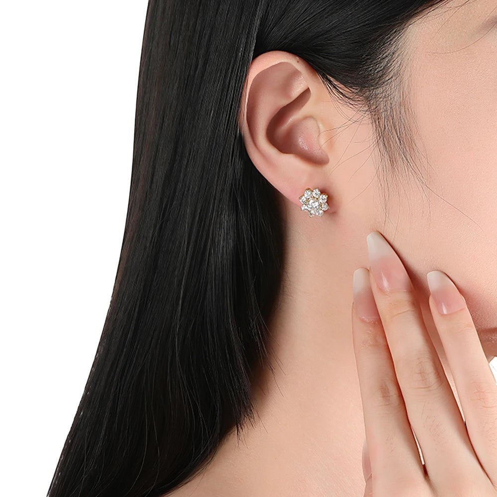 Bee-Bee's 18k white gold plated moissanite stud earrings, round brilliant cut, D VVS1 clarity, S925 silver, GRA certified.