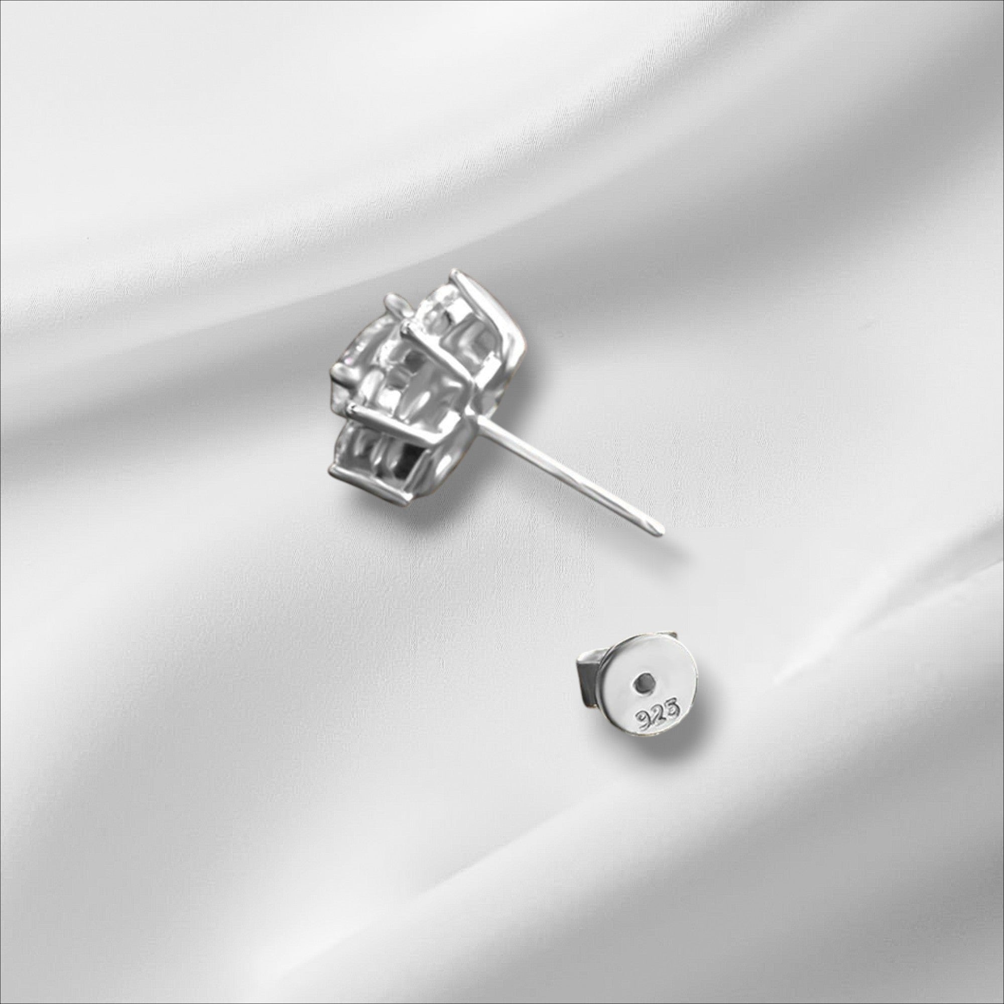 Bee-Bee's 18k white gold plated moissanite stud earrings with round brilliant cut D VVS1 stones and S925 silver backing.
