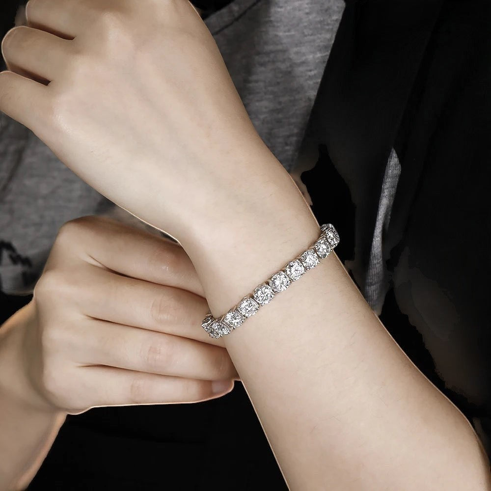 Bee-Bee's 6.5mm D Color Moissanite tennis bracelet in s925 sterling silver with 4-prong setting. Classic and trendy.