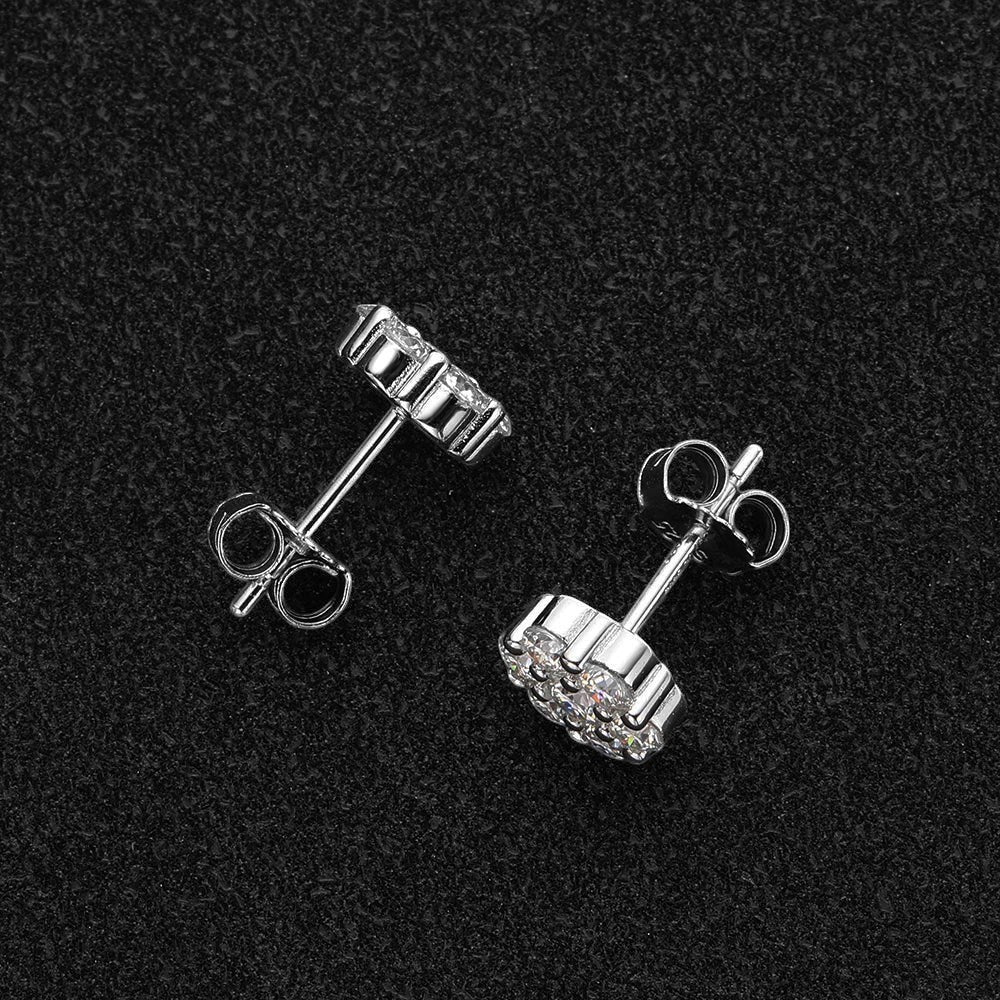 Bee-Bees round moissanite stud earrings in white gold, 4-prong setting, available in 2.5mm to 5mm sizes.