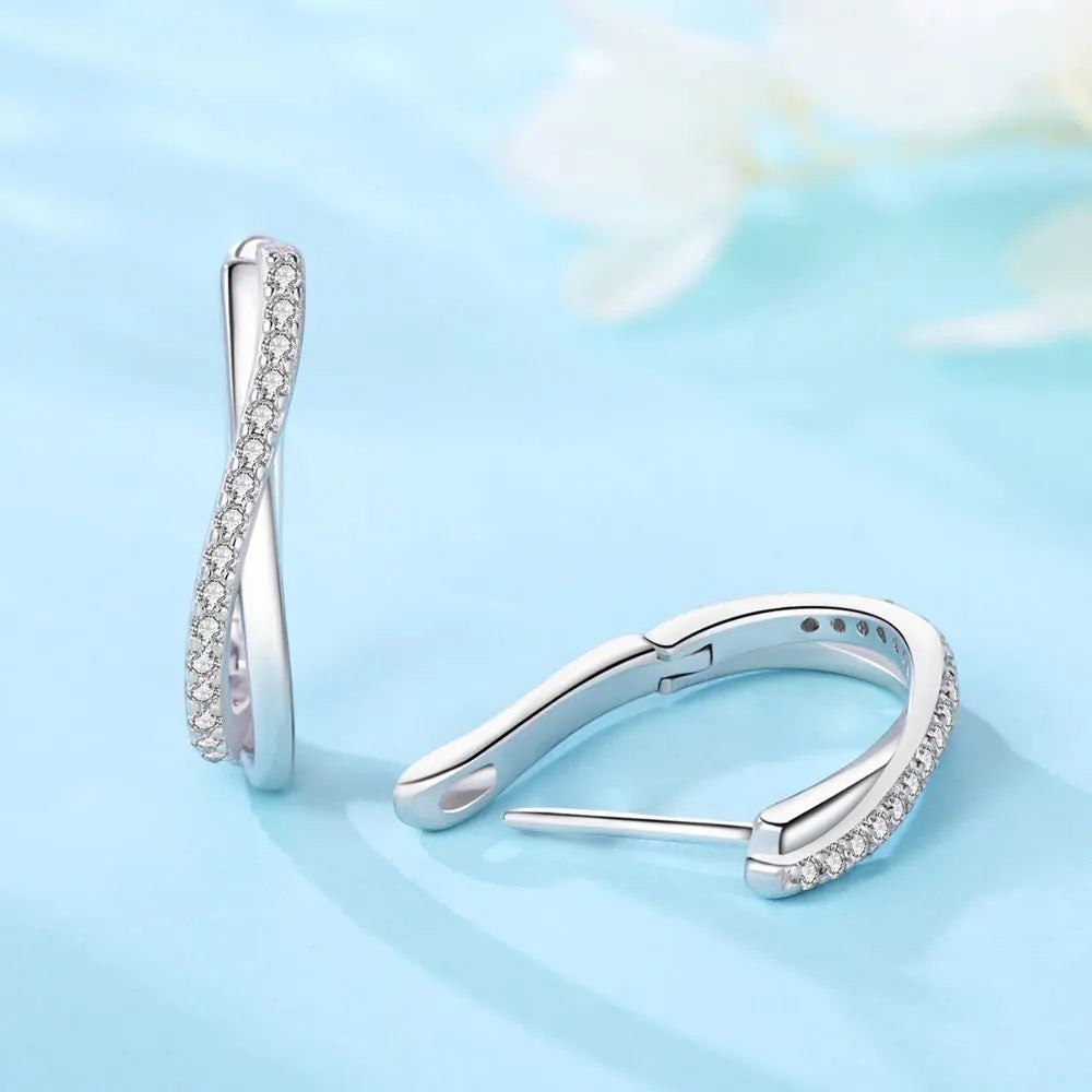 Bee-Bees twisted hoop earrings in sterling silver with pavé-set D Color VVS1 moissanite stones.
